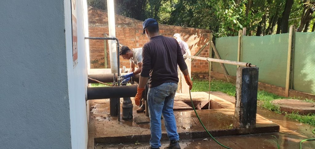 Trabajos de verificación y control de plantas de tratamiento en Itapúa.